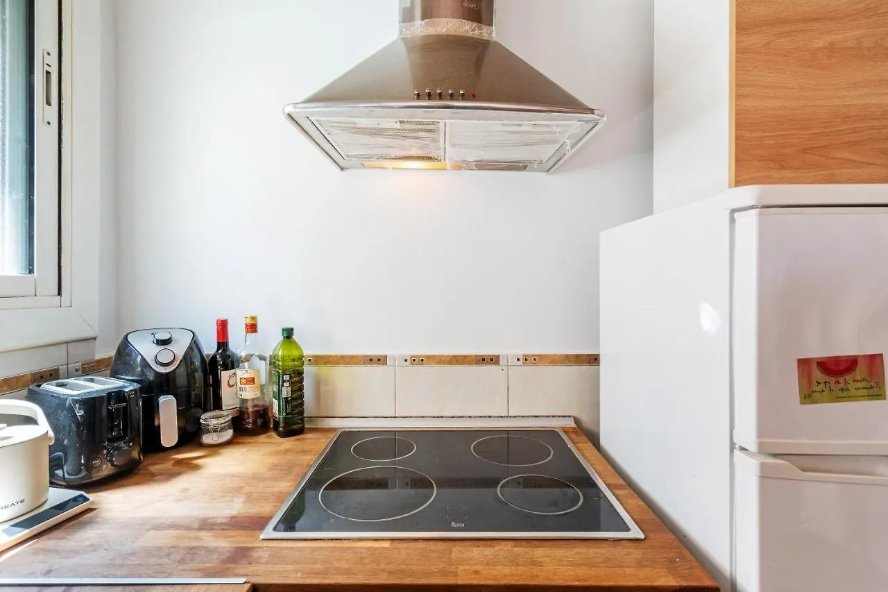 Beachside Bliss Charming 1-Bedroom, Barceloneta ספרד