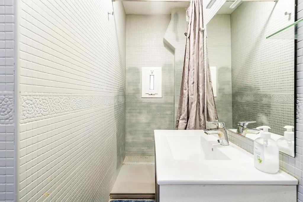شقة Beachside Bliss Charming 1-Bedroom, Barceloneta